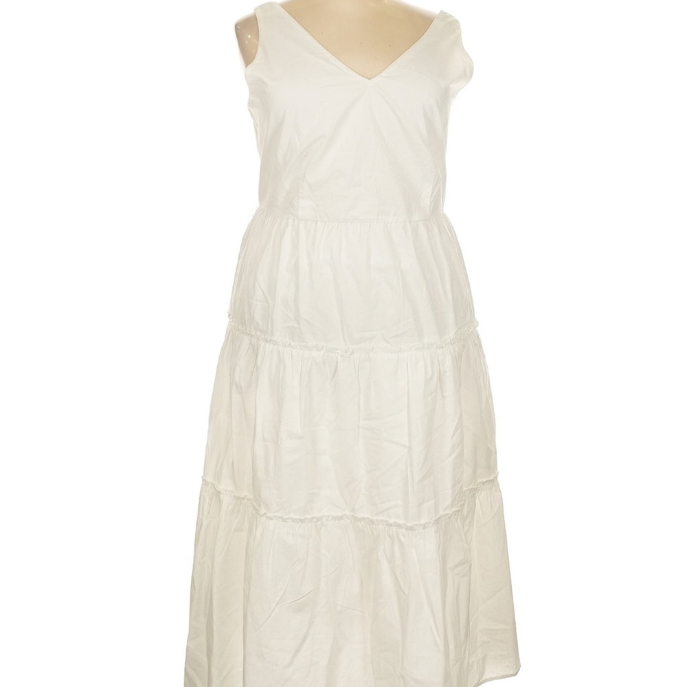Elegant White Sleeveless Dress